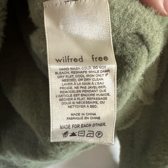 Aritzia Wilfred Free Green Hush Knit V-Neck Sweater size XS - Picture 8 of 9
